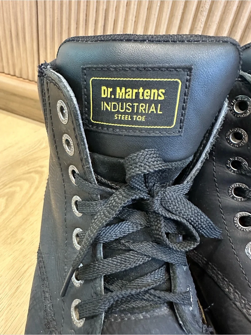 Dr. Martens Men’s Black Leather Work Boots Steel toe Slip Resistant size 9 men